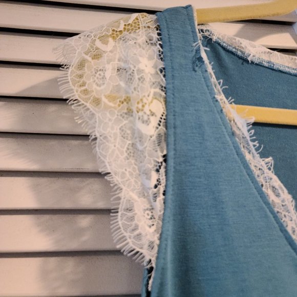 Cream Lace Edged on a Teal Tank Top- NWOT.  Large. - Picture 3 of 6